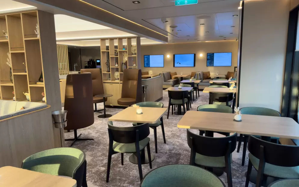 Swan Hellenic SH Diana Club Lounge 5.jpg